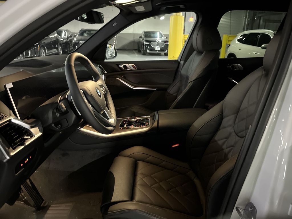 Thumbnail: 2026 BMW X5 - 11