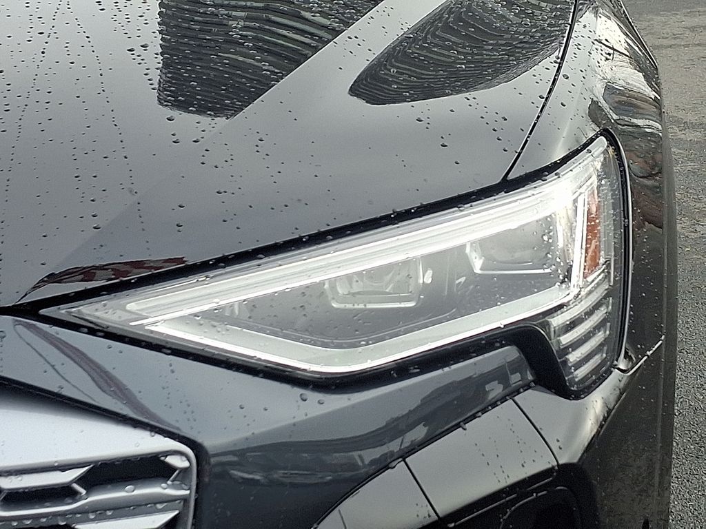 Thumbnail: 2024 Audi Q8 e-tron - 9