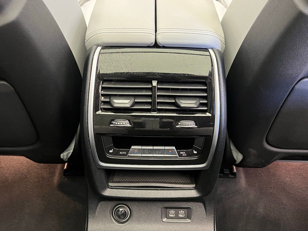 Thumbnail: 2023 BMW X7 - 10