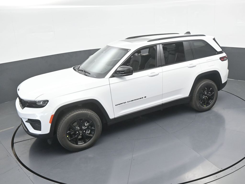 Used 2025 Bright White Clearcoat Jeep Altitude X image 41
