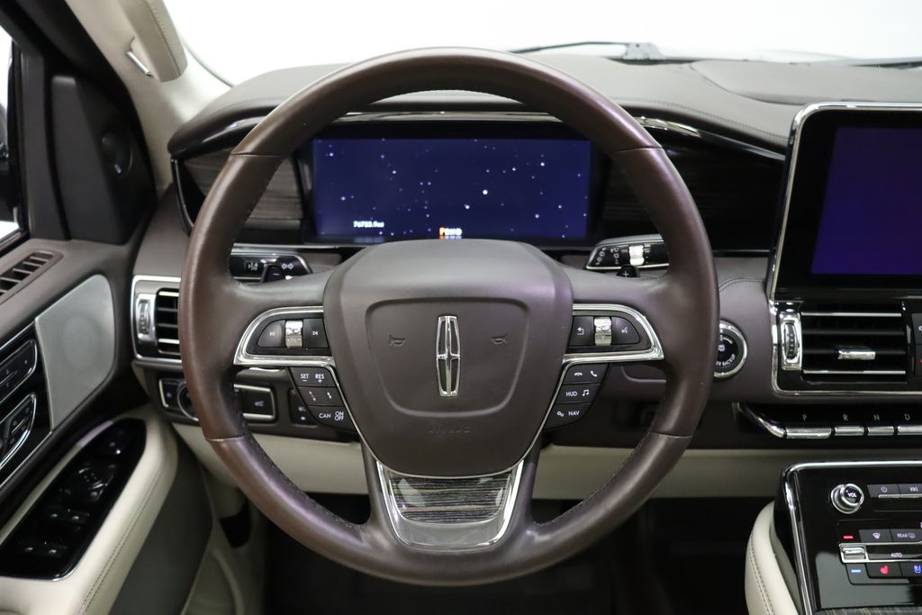 Thumbnail: 2021 Lincoln Navigator - 23