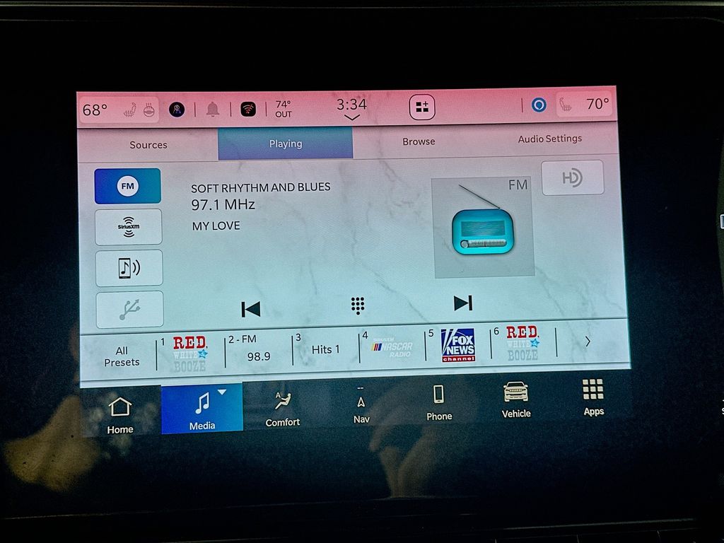 Used 2023 Gray Jeep Base image 17