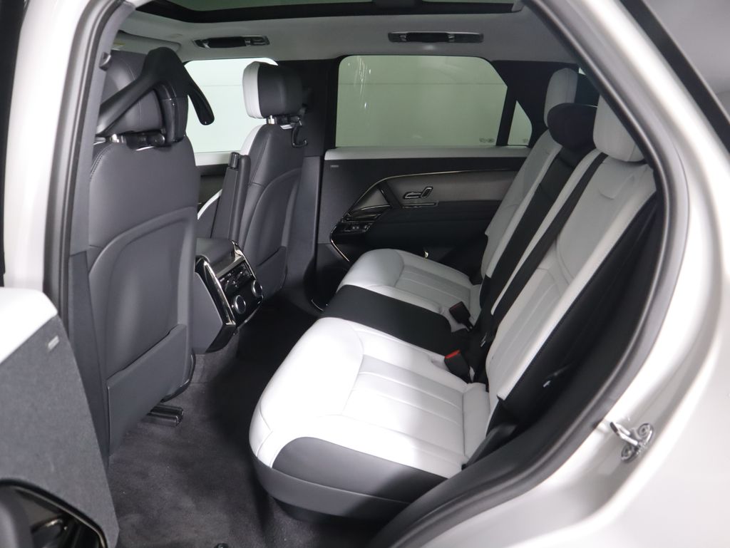 Thumbnail: 2025 Land Rover Range Rover Sport - 22