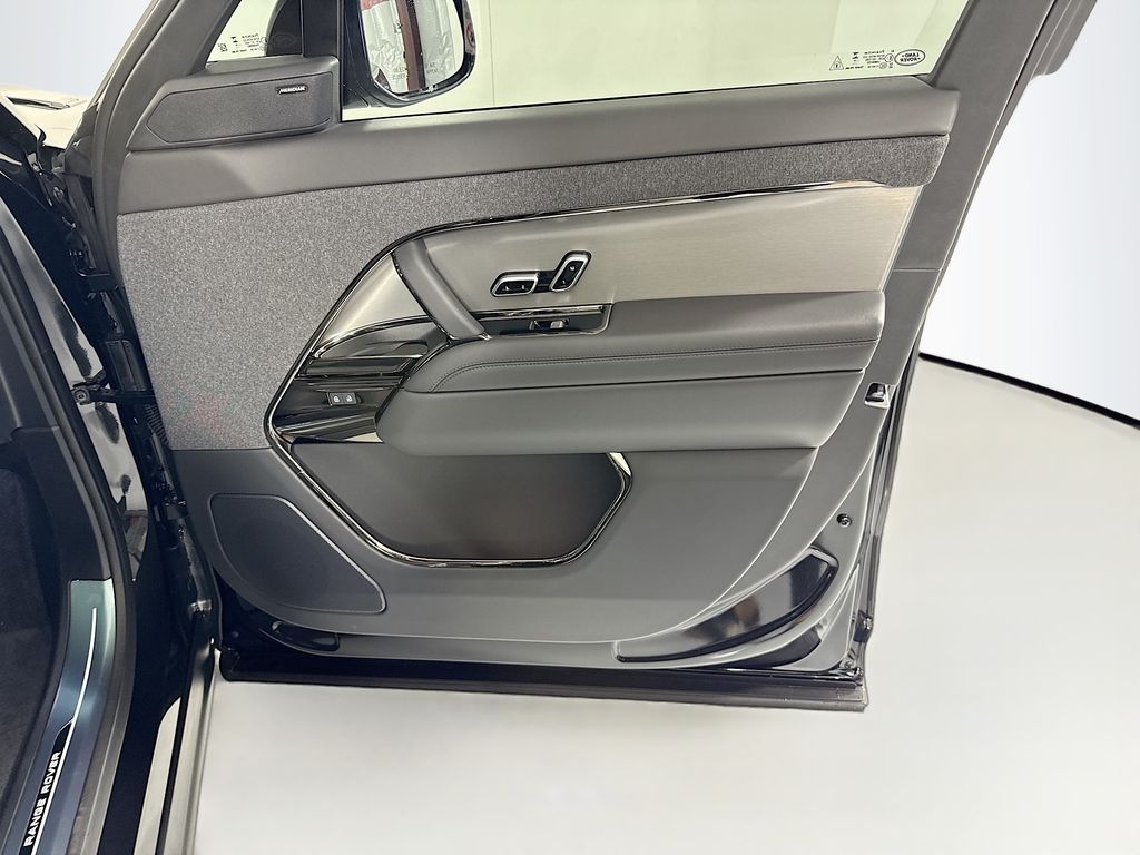Thumbnail: 2026 Land Rover Range Rover Sport - 25