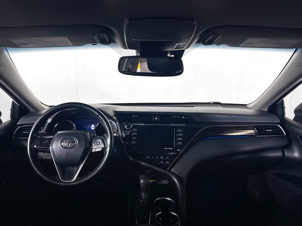 2020 Toyota Camry Hybrid XLE