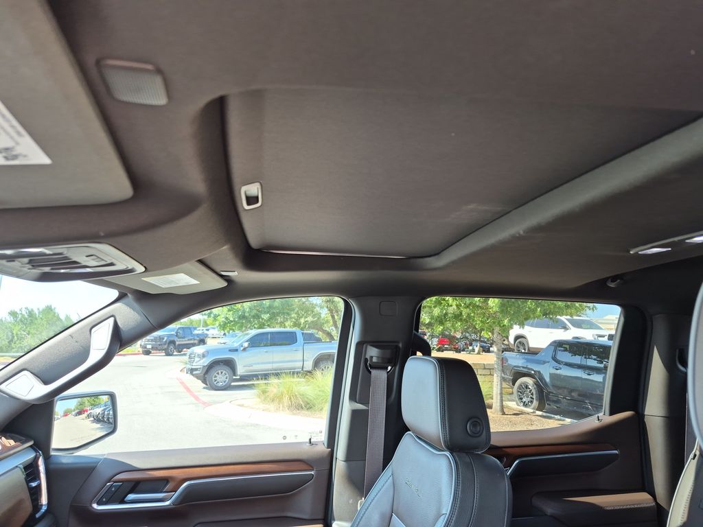 Used 2023 White GMC Denali image 32