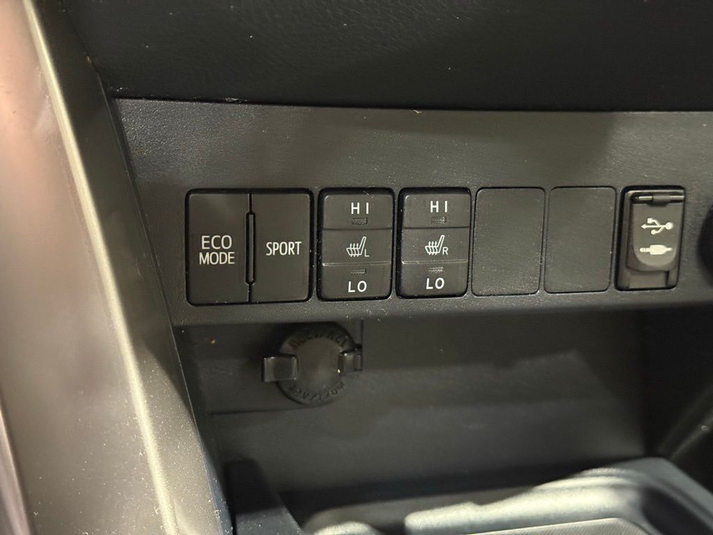 Thumbnail: 2018 Toyota RAV4 - 29