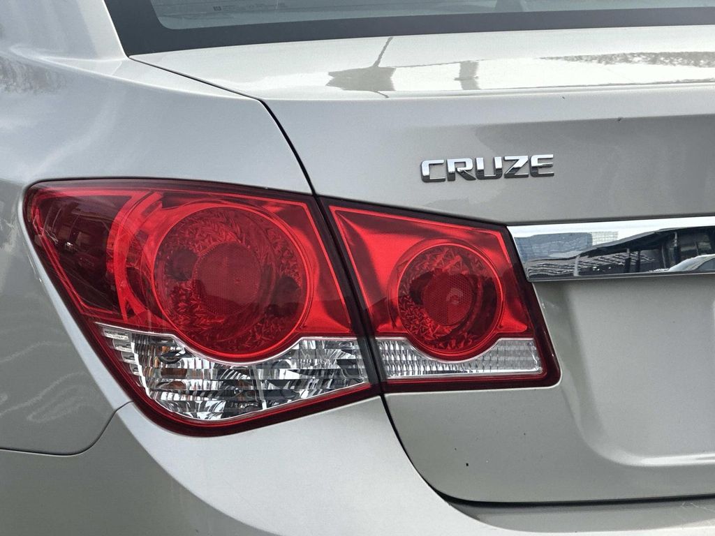 Thumbnail: 2016 Chevrolet Cruze - 12