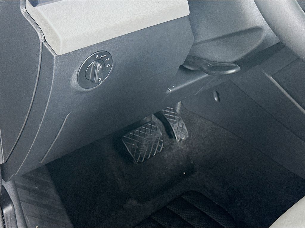 Thumbnail: 2023 Volkswagen Taos - 10