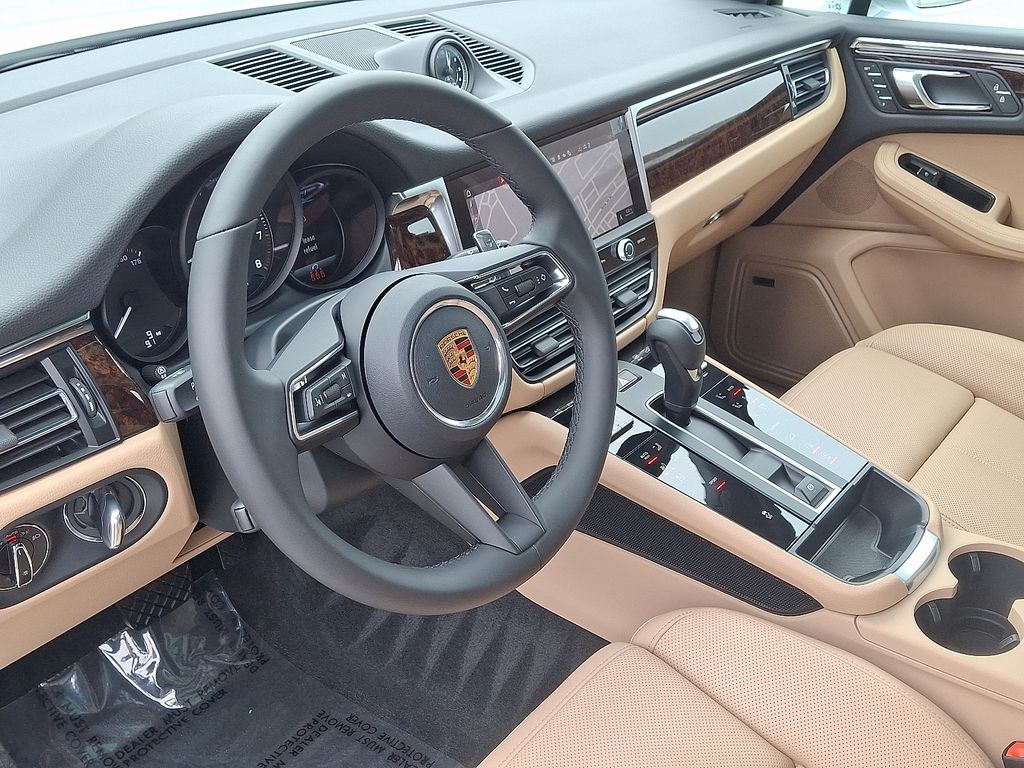 Thumbnail: 2026 Porsche Macan - 4