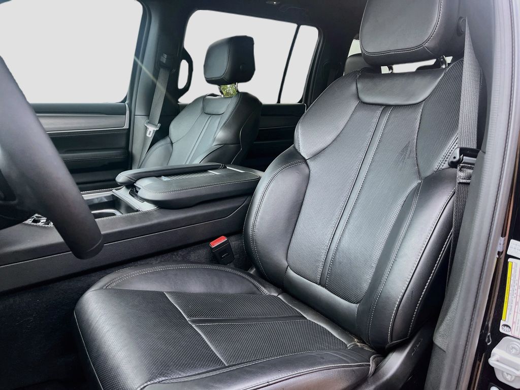 Used 2025 Black Jeep Base image 22