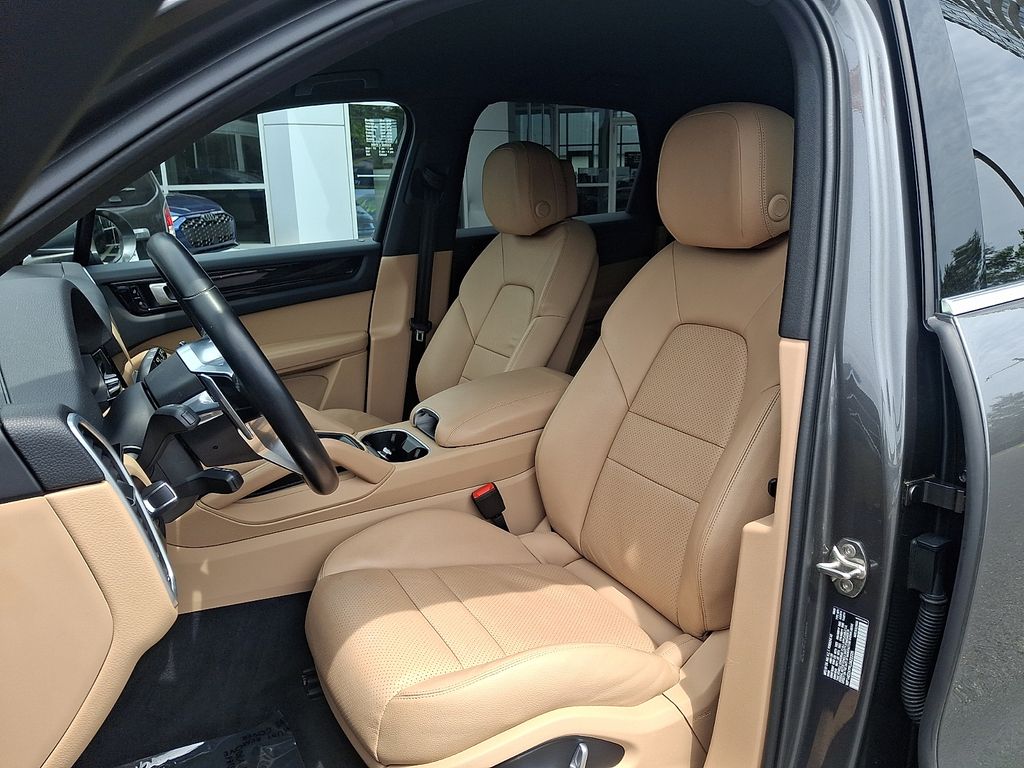 Thumbnail: 2020 Porsche Cayenne - 13
