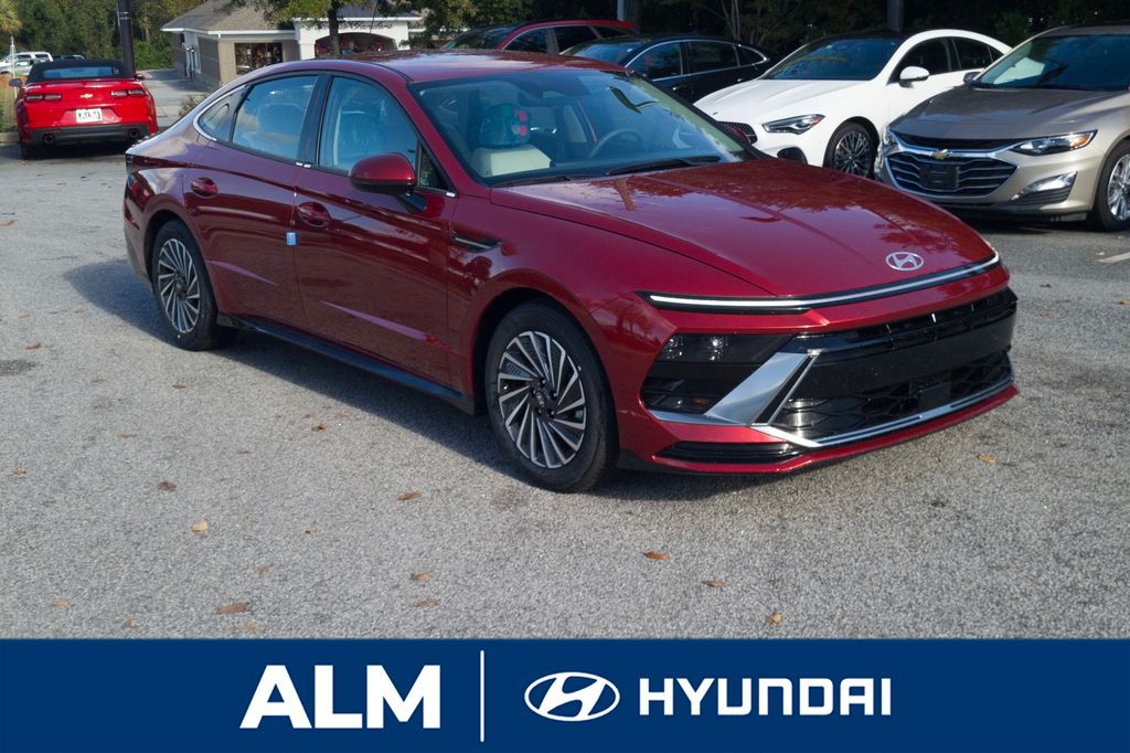 New 2025 Red Hyundai SEL image 4