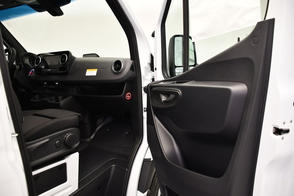 Thumbnail: 2025 Mercedes-Benz Sprinter - 30