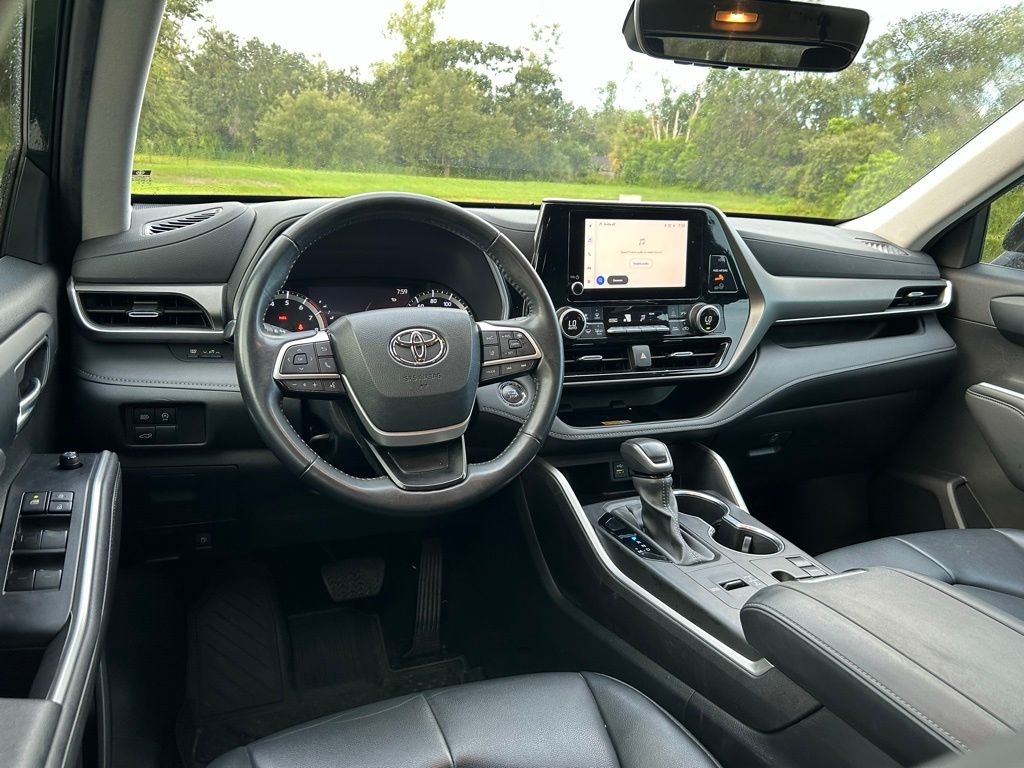 Thumbnail: 2023 Toyota Highlander - 12