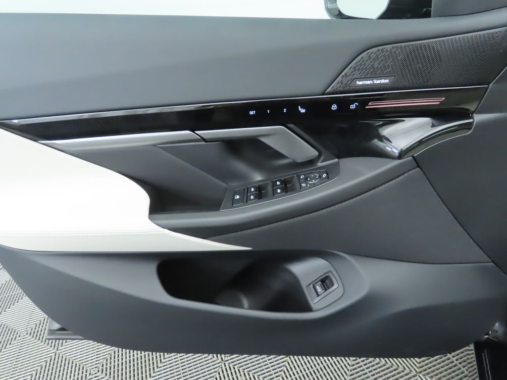 Thumbnail: 2024 BMW 5 Series - 25