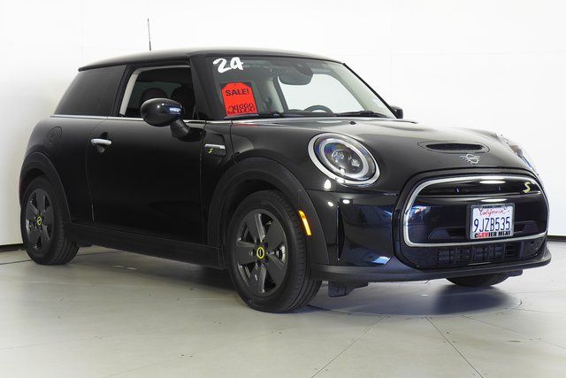 2024 MINI Cooper SE Electric  4