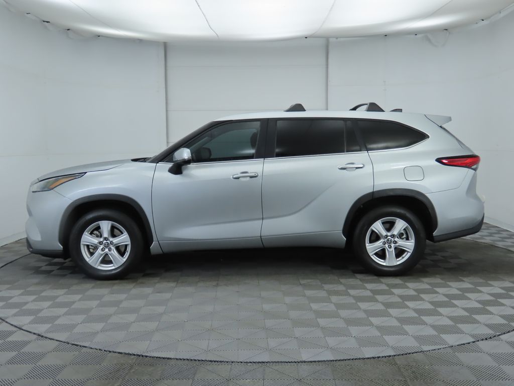 2023 Toyota Highlander LE 9