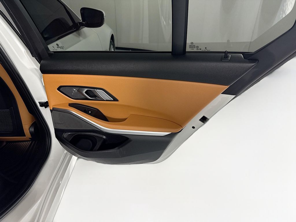 Thumbnail: 2023 BMW 3 Series - 27