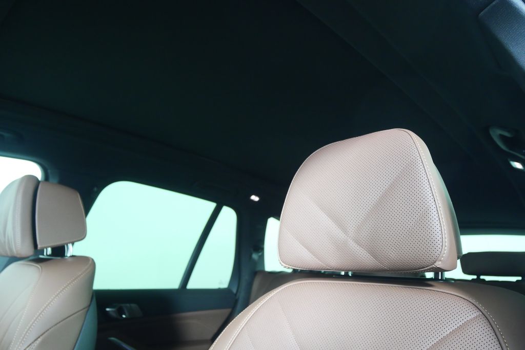 Thumbnail: 2026 BMW X5 - 12