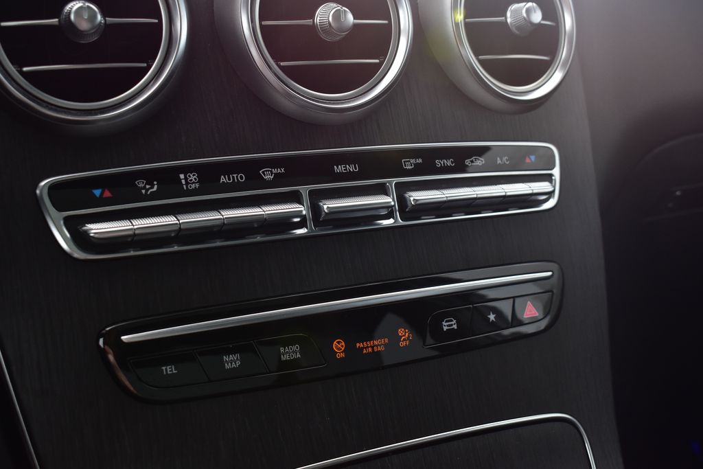 Thumbnail: 2022 Mercedes-Benz GLC - 20