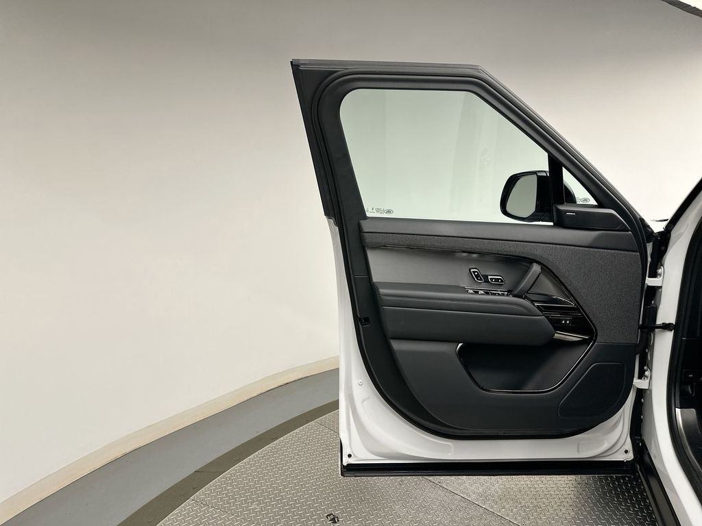 Thumbnail: 2024 Land Rover Range Rover Sport - 9