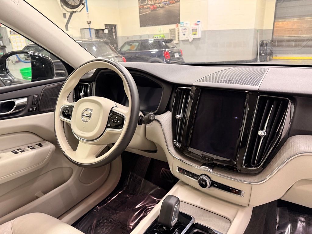 Thumbnail: 2023 Volvo XC60 - 30