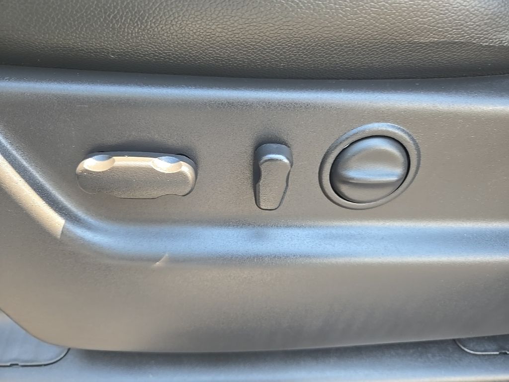 Thumbnail: 2012 GMC Yukon - 22