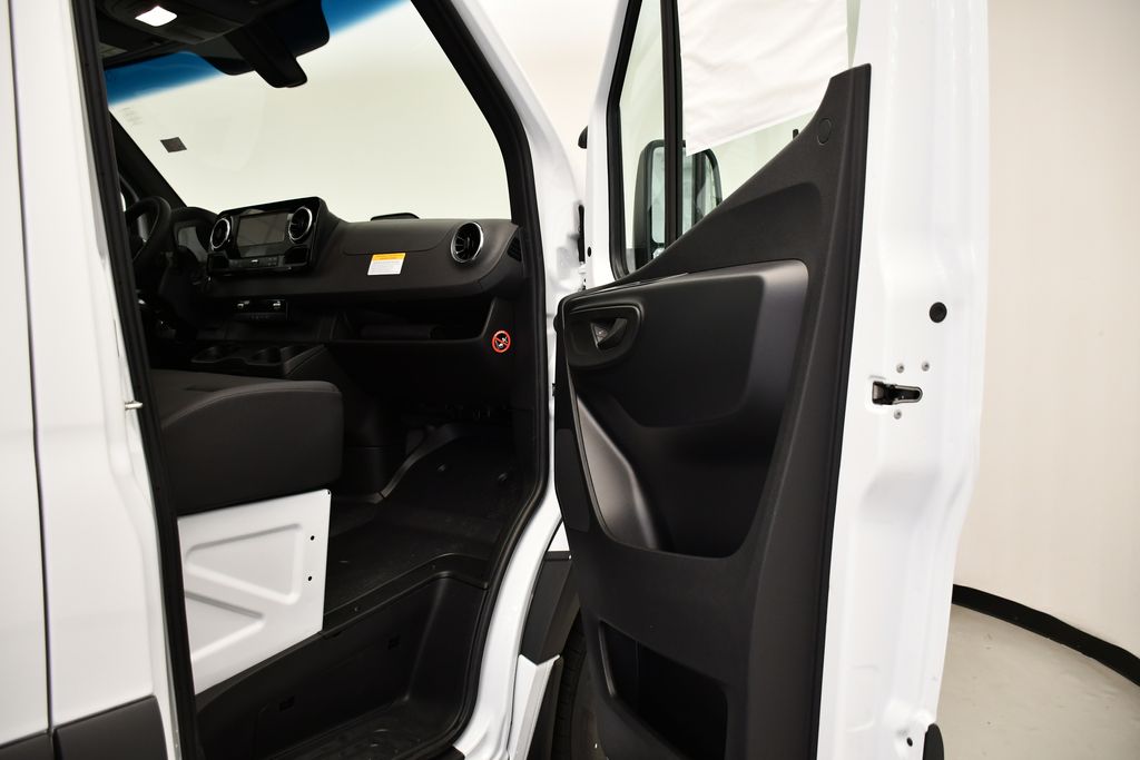 Thumbnail: 2026 Mercedes-Benz Sprinter - 32