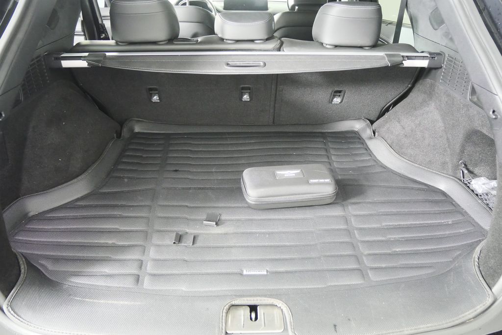 Thumbnail: 2024 Genesis GV70 - 17