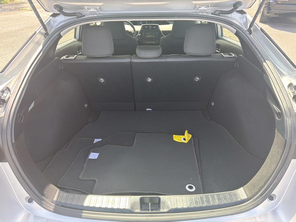 Used 2019 Toyota Prius L 5D Hatchback