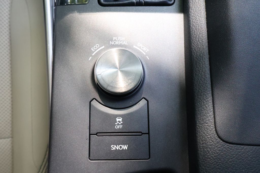 Thumbnail: 2015 Lexus IS - 23