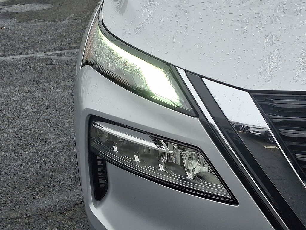2021 Nissan Rogue SV 9