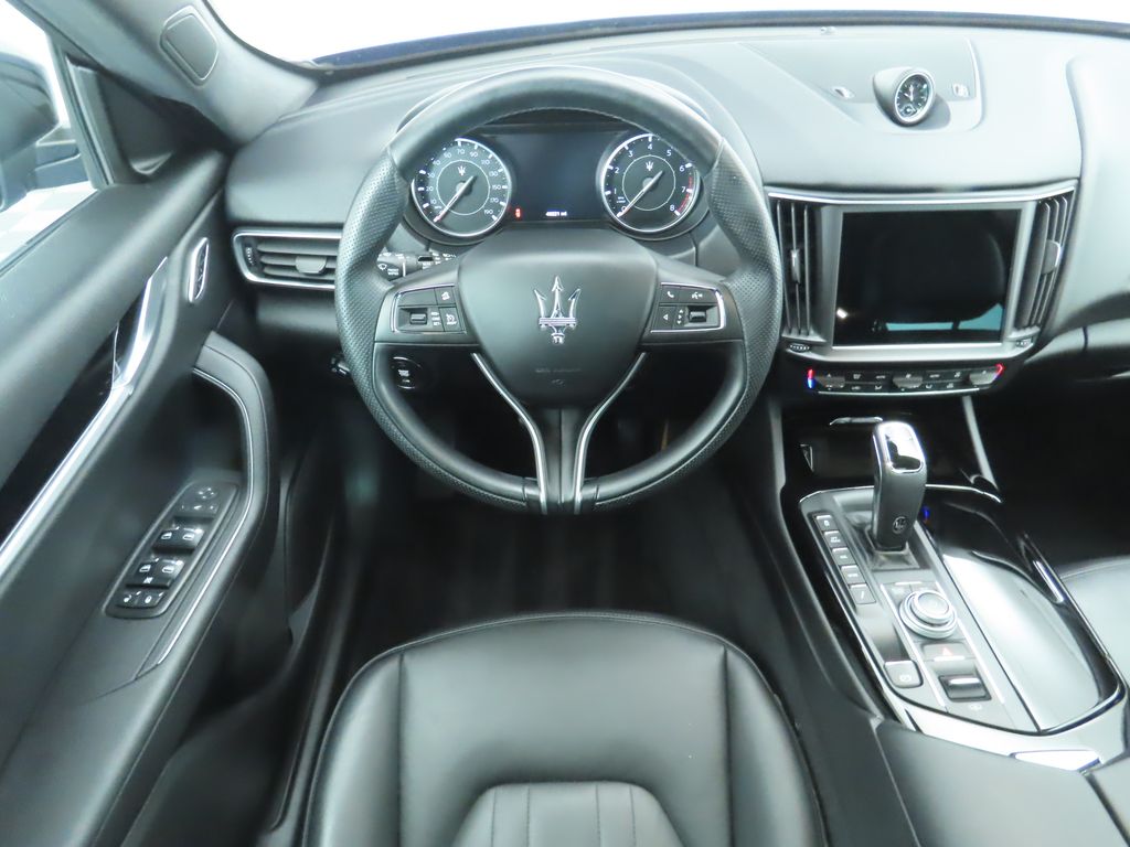 Thumbnail: 2021 Maserati Levante - 10