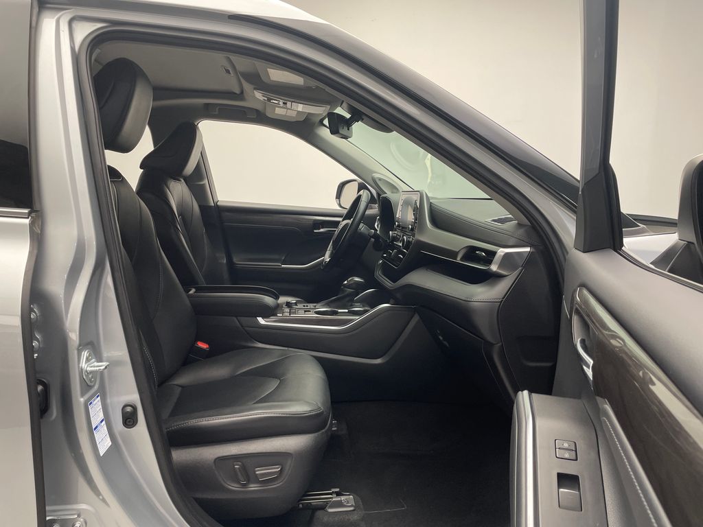 2021 Toyota Highlander Limited 17