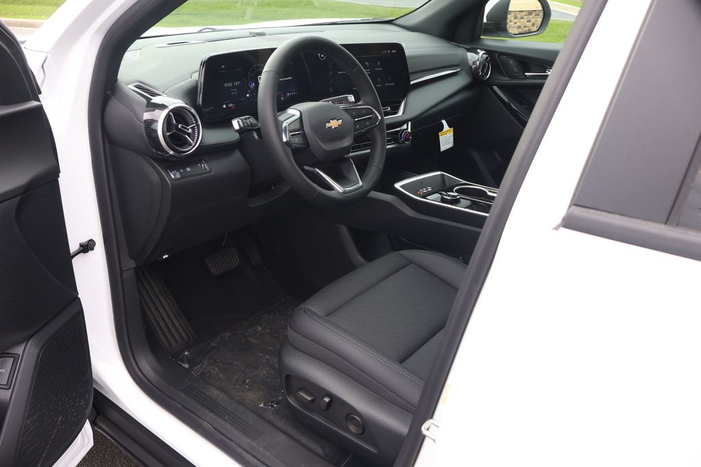 Thumbnail: 2026 Chevrolet Equinox - 13