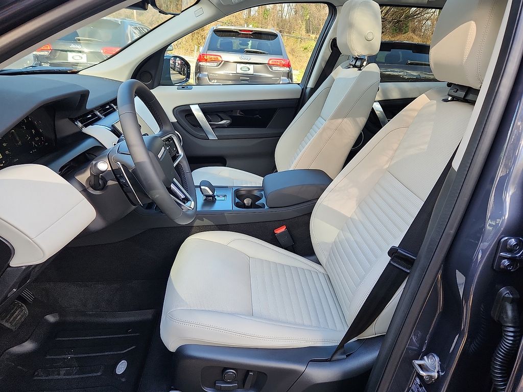 Thumbnail: 2025 Land Rover Discovery Sport - 13