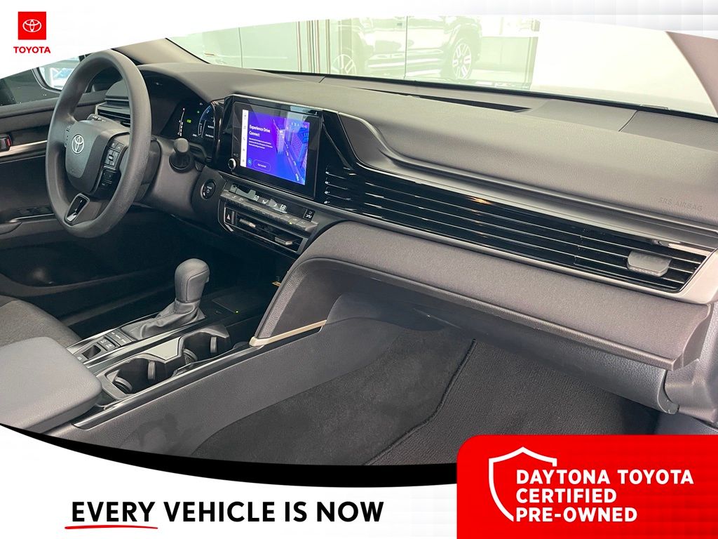 2025 Toyota Camry LE - Photo 33