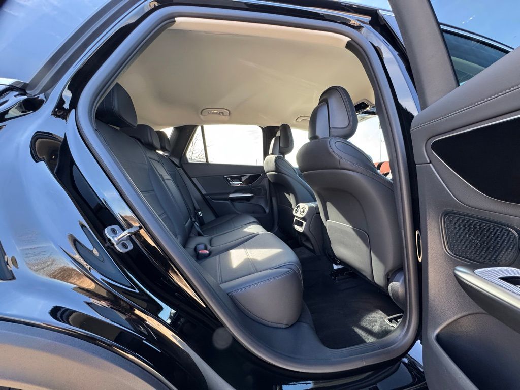 2025 Mercedes-Benz GLC GLC 350e photo