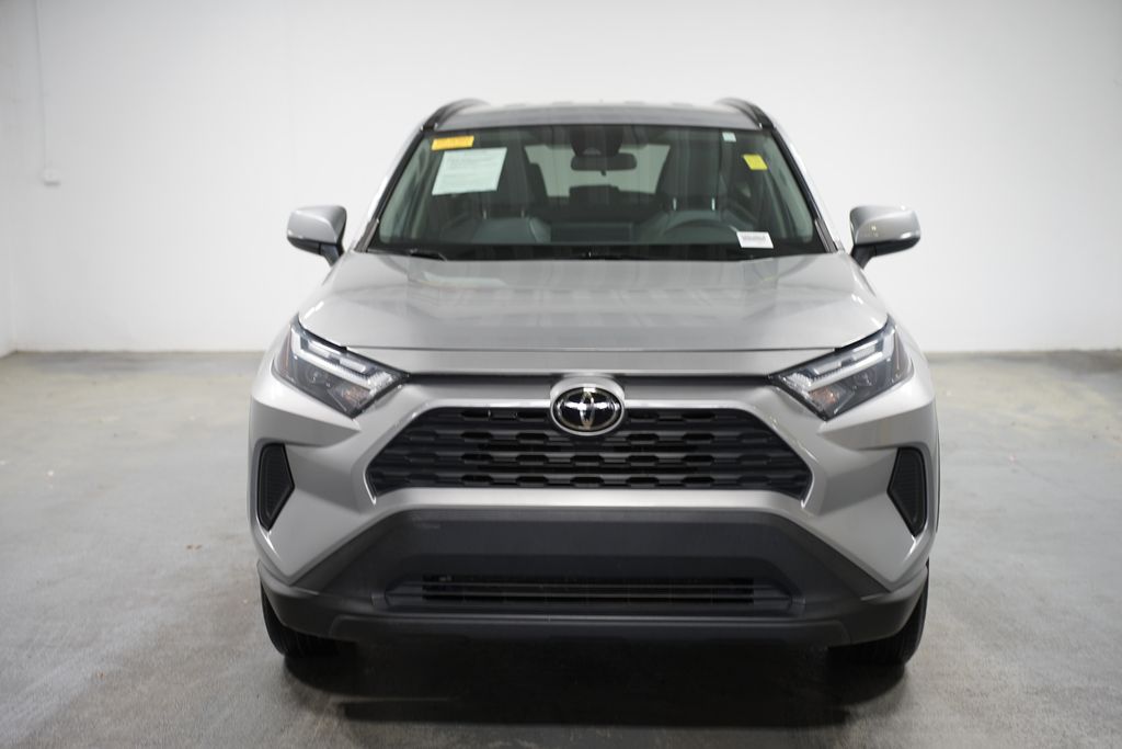 2022 Toyota RAV4 XLE 2
