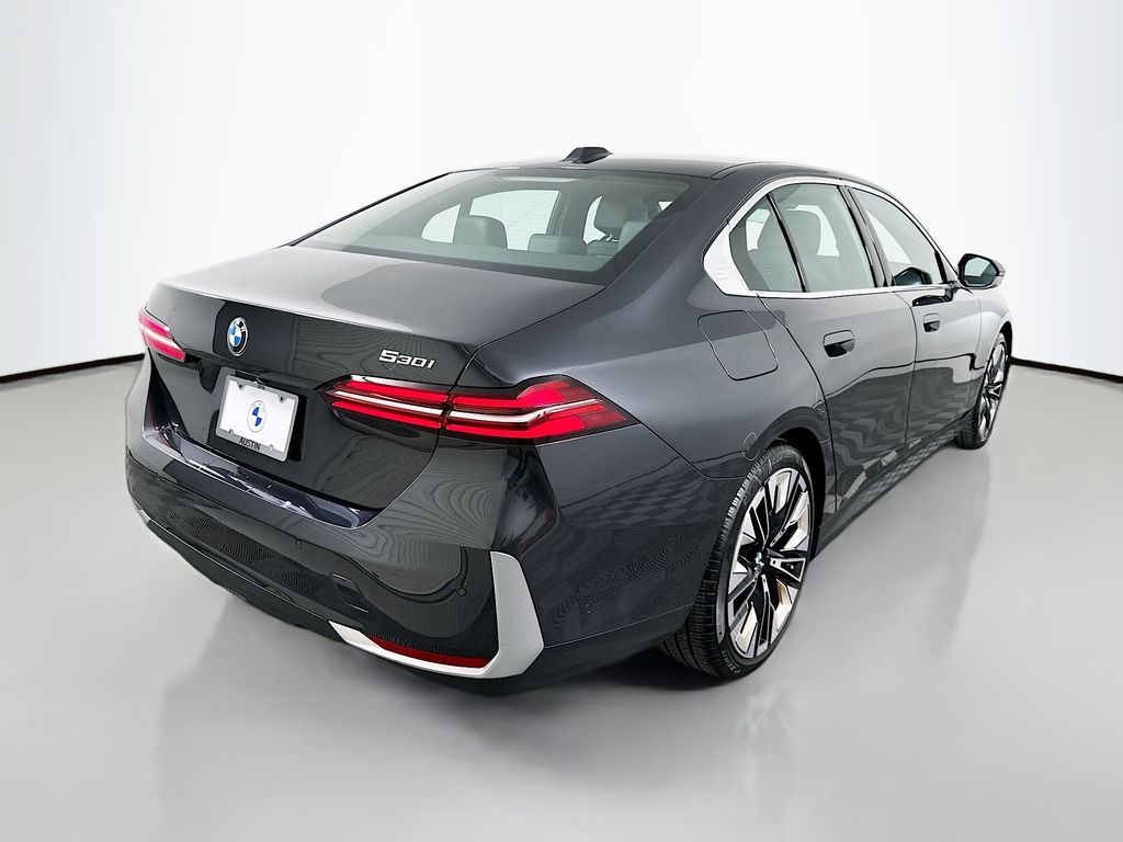 Thumbnail: 2025 BMW 5 Series - 5