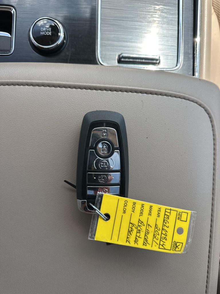 2021 Pristine White Lincoln Aviator Reserve AWD SUV