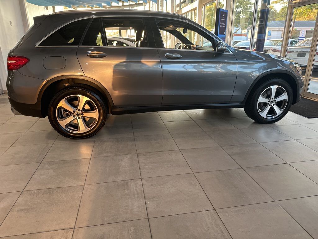 2018 Mercedes-Benz GLC GLC 300 8