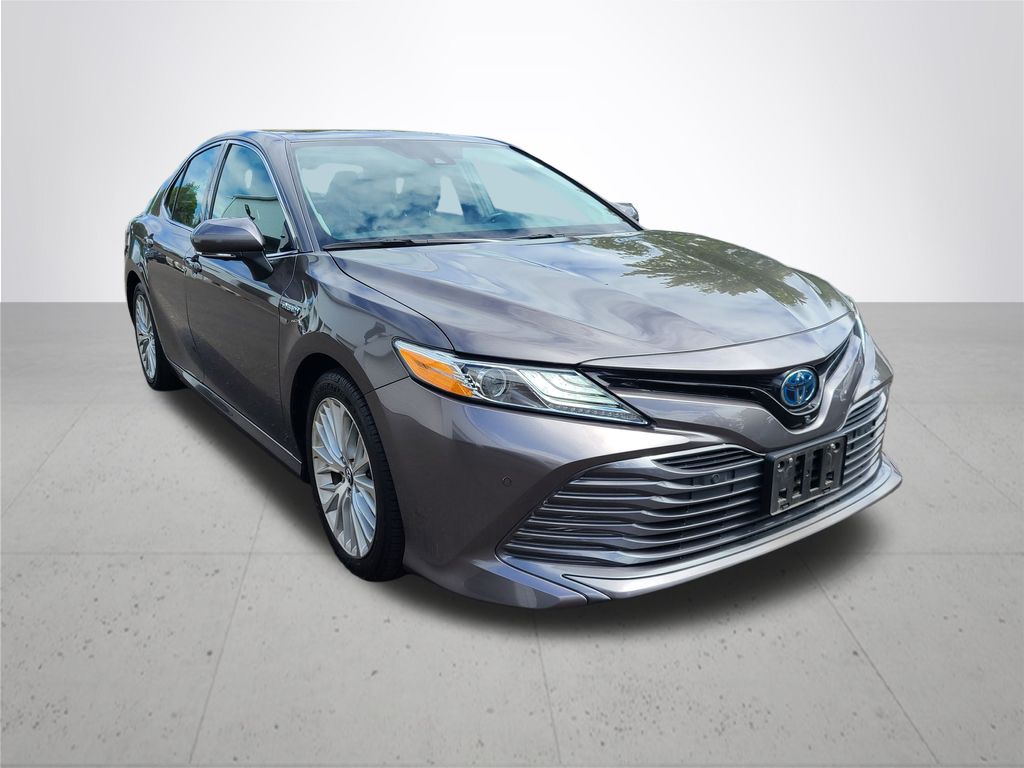 2020 Toyota Camry Hybrid XLE