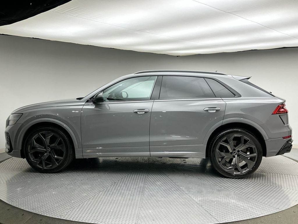 Thumbnail: 2023 Audi RS Q8 - 10