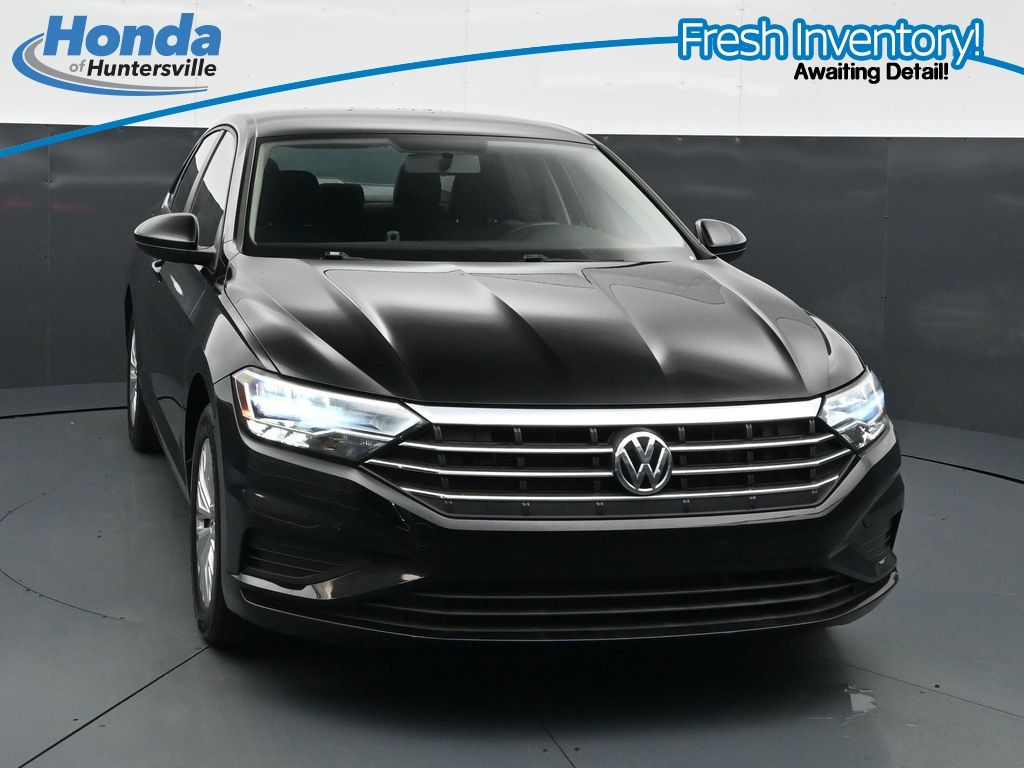 Black Uni 2019 Volkswagen Jetta Sedan Front-Wheel Drive 6-Speed Manual