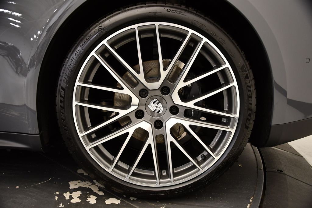 Thumbnail: 2025 Porsche Panamera - 13