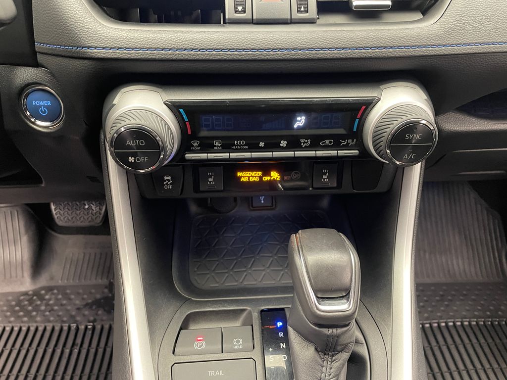 2021 Toyota RAV4 XSE 27