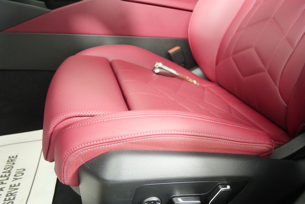 Thumbnail: 2025 BMW 5 Series - 10