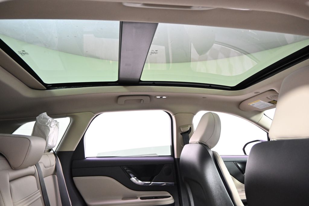 New 2026 Red Lincoln Premiere image 17